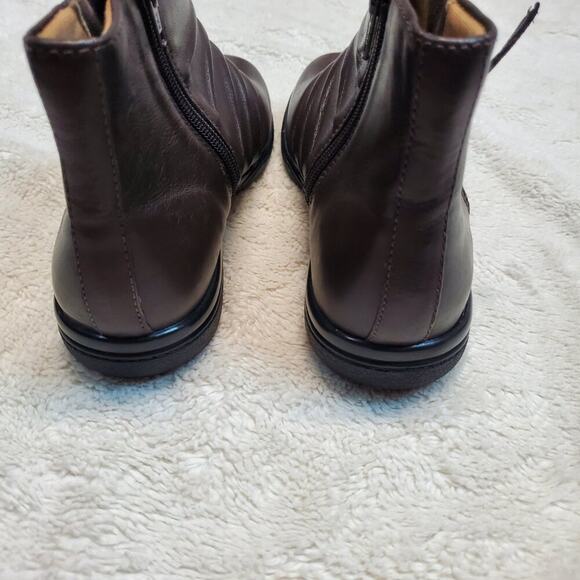 Neutral - Picture 4 of 8